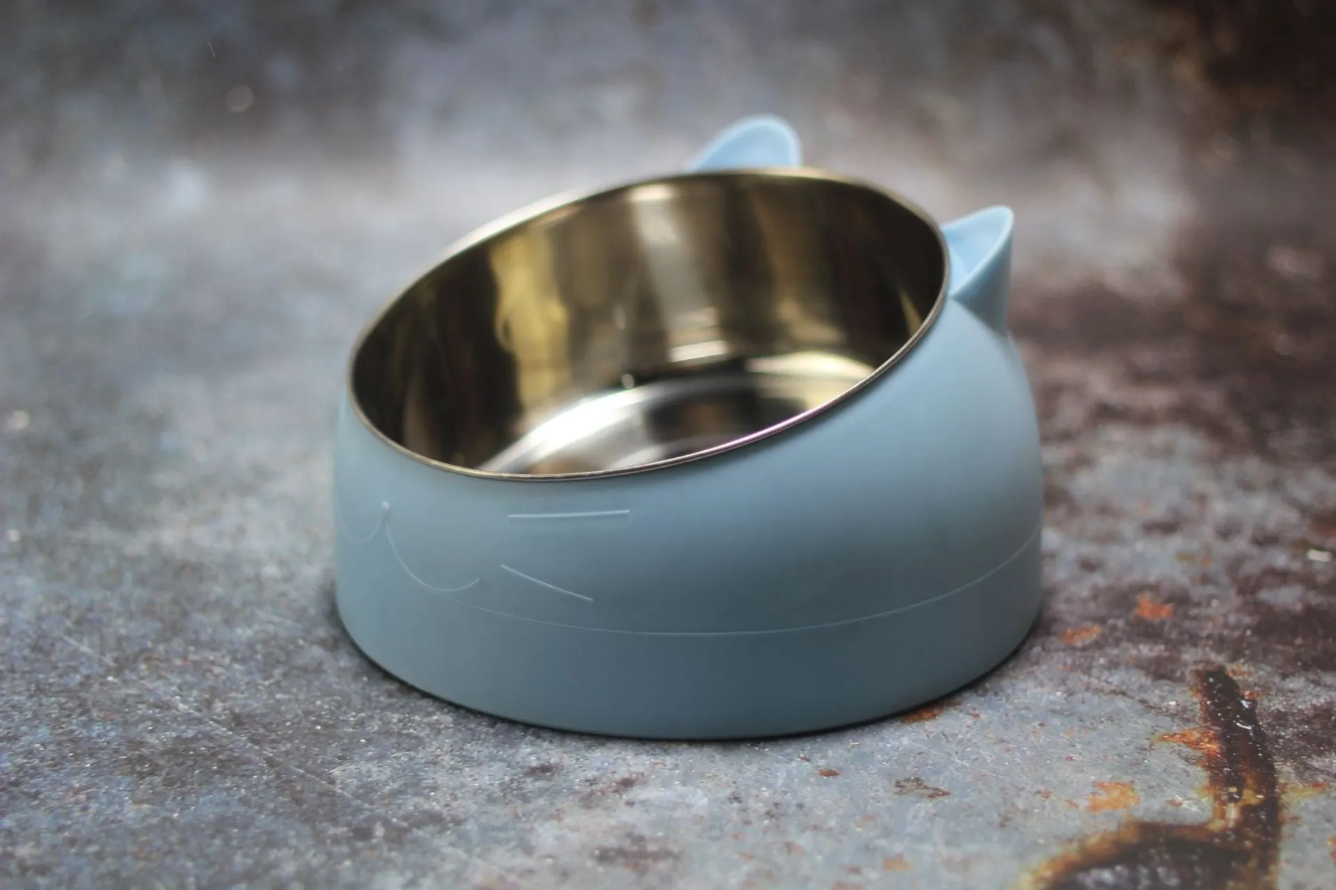 Protective cervical cat bowl oblique mouth pet bowl in food-grade PC with 304 stainless steel liner, anti-knock base, blue colour, M size