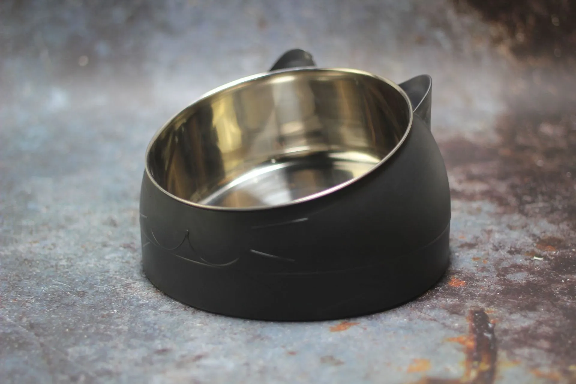 Protective cervical cat bowl oblique mouth pet bowl in food-grade PC with 304 stainless steel liner, anti-knock base, blue colour, M size