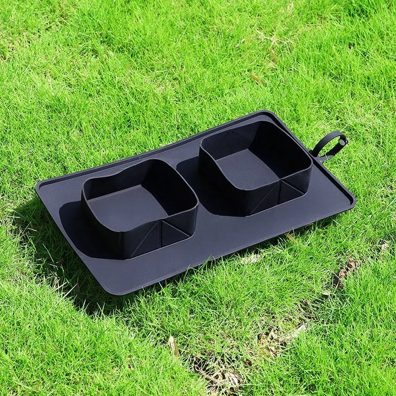 Green silicone travel bowl for dogs and cats, foldable with dual compartments, 600 ml capacity