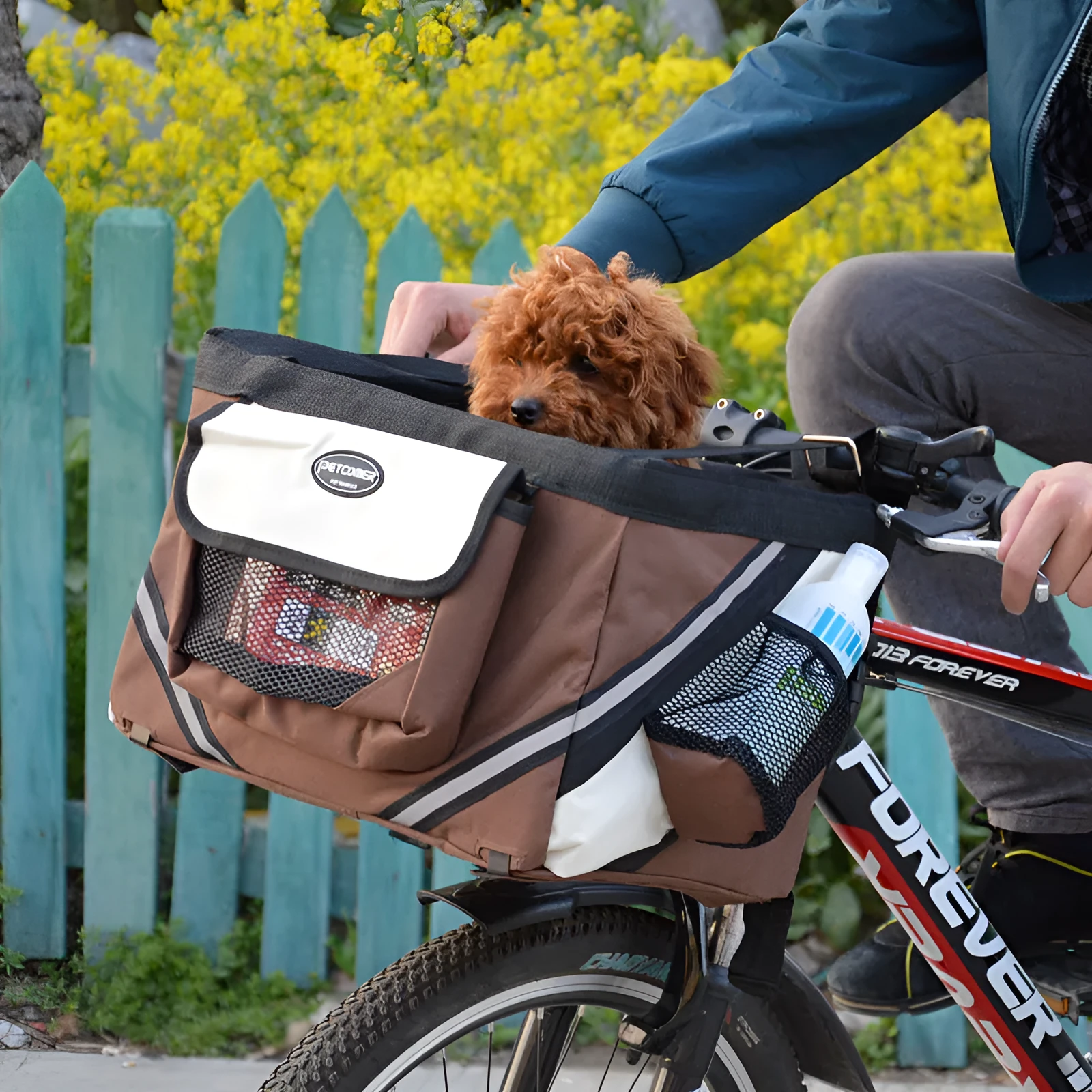 Pet bicycle carrier in Oxford material for small cats and dogs, attached to handlebars with traction hook visible