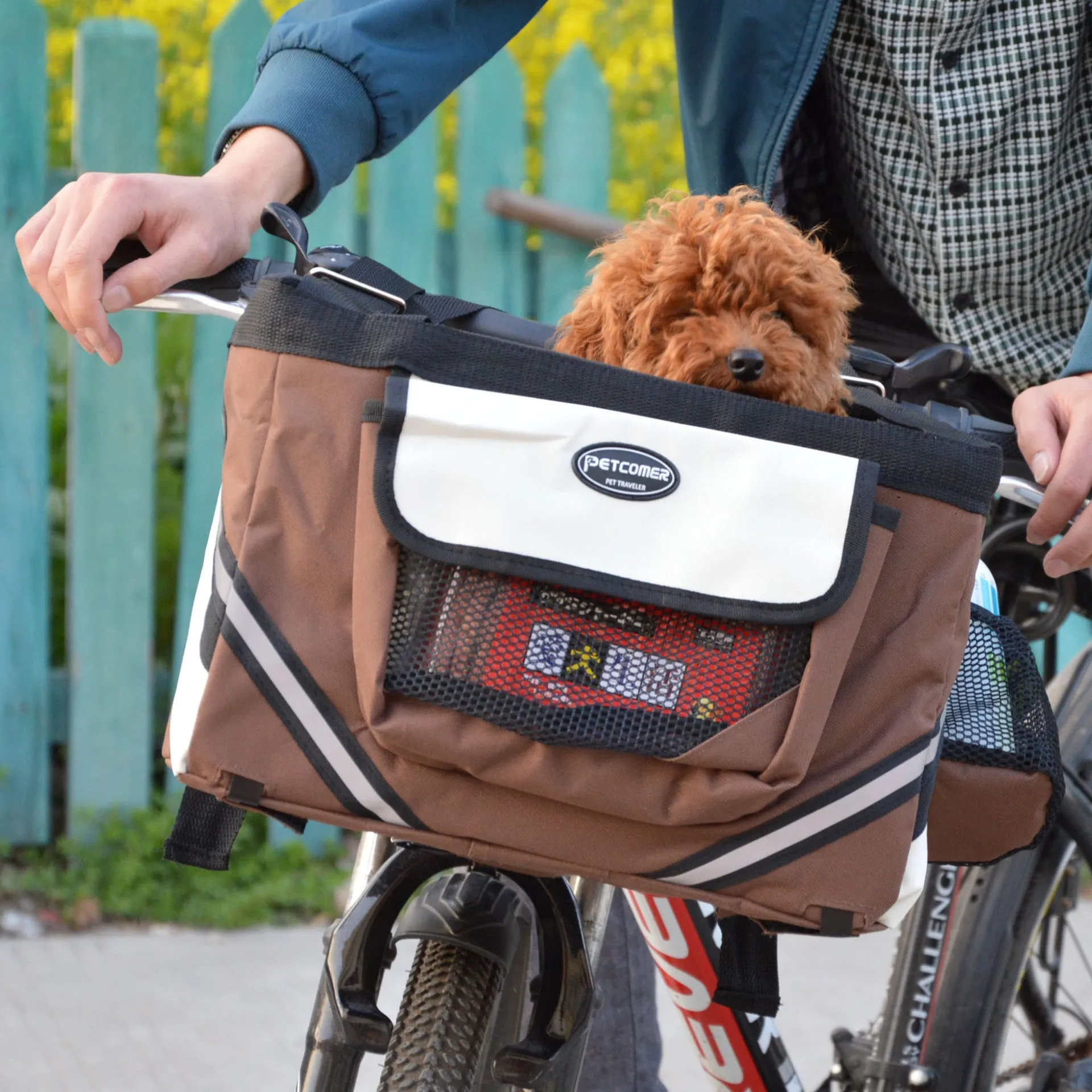 Pet bicycle carrier in Oxford material for small cats and dogs, attached to handlebars with traction hook visible