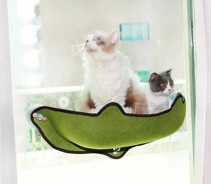Cat sleeping on a window sill hammock made of EVA and felt cloth, secured by three 8.5cm suction cups