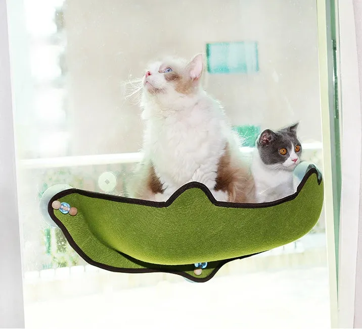 Cat sleeping on a window sill hammock made of EVA and felt cloth, secured by three 8.5cm suction cups