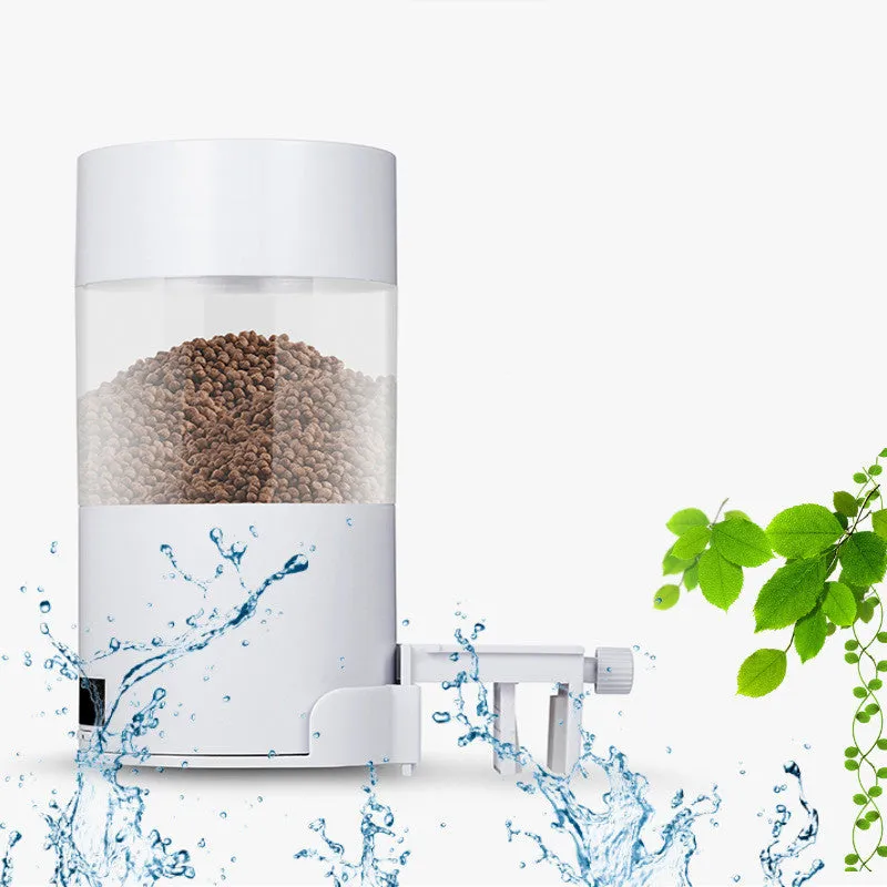 White ABS automatic fish feeder for aquarium, 9x9x18cm, with 24-hour timer and USB cable