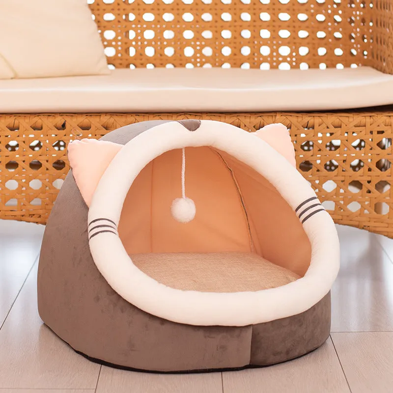Enclosed cat litter box with velvet interior in camel colour, bear design, for small to medium cats