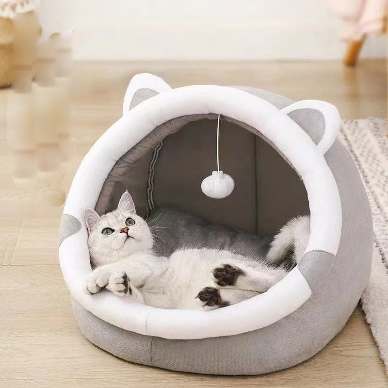 Enclosed cat litter box with velvet interior in camel colour, bear design, for small to medium cats