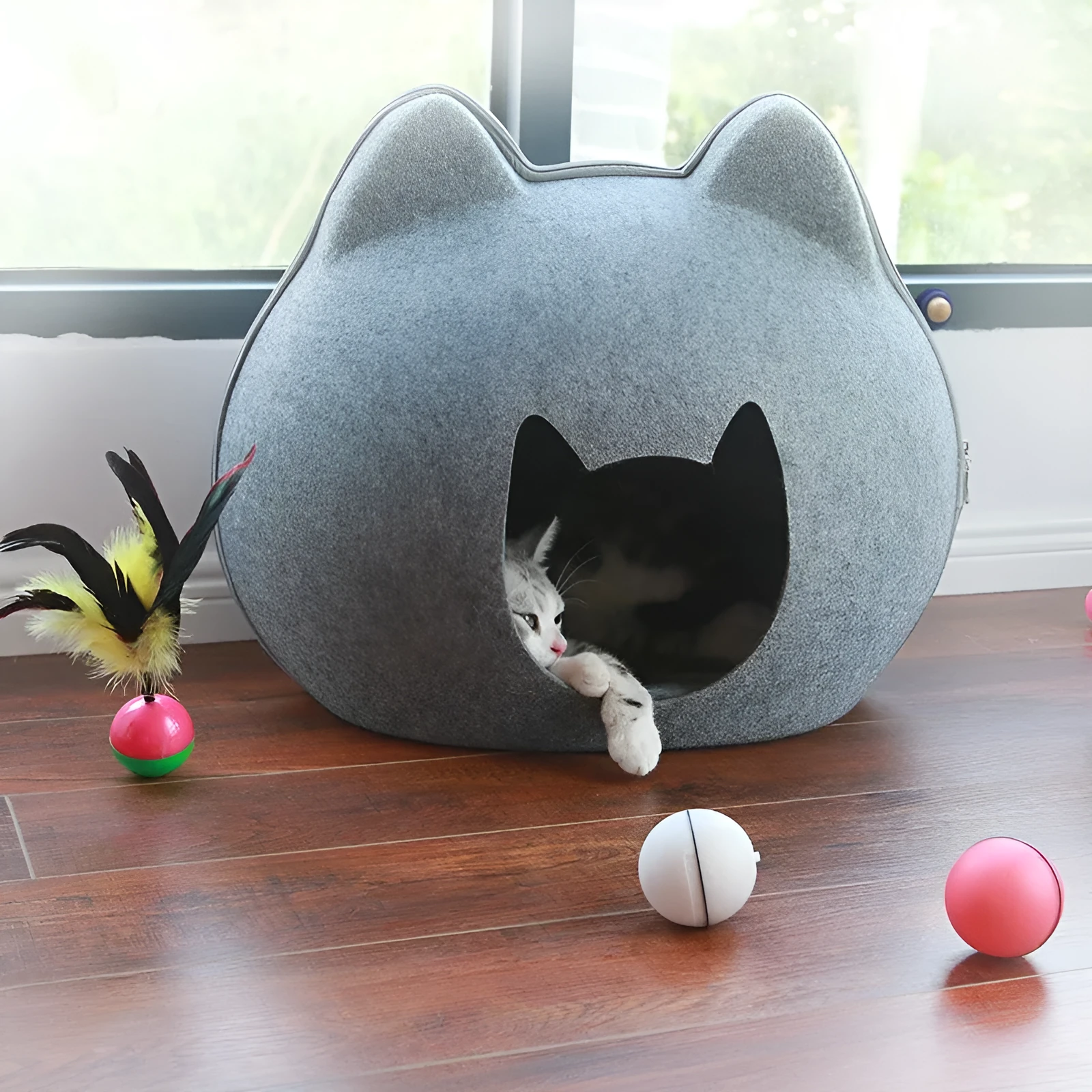 Felt cat litter enclosure in grey, 54x38x45cm, with open entrance for indoor use