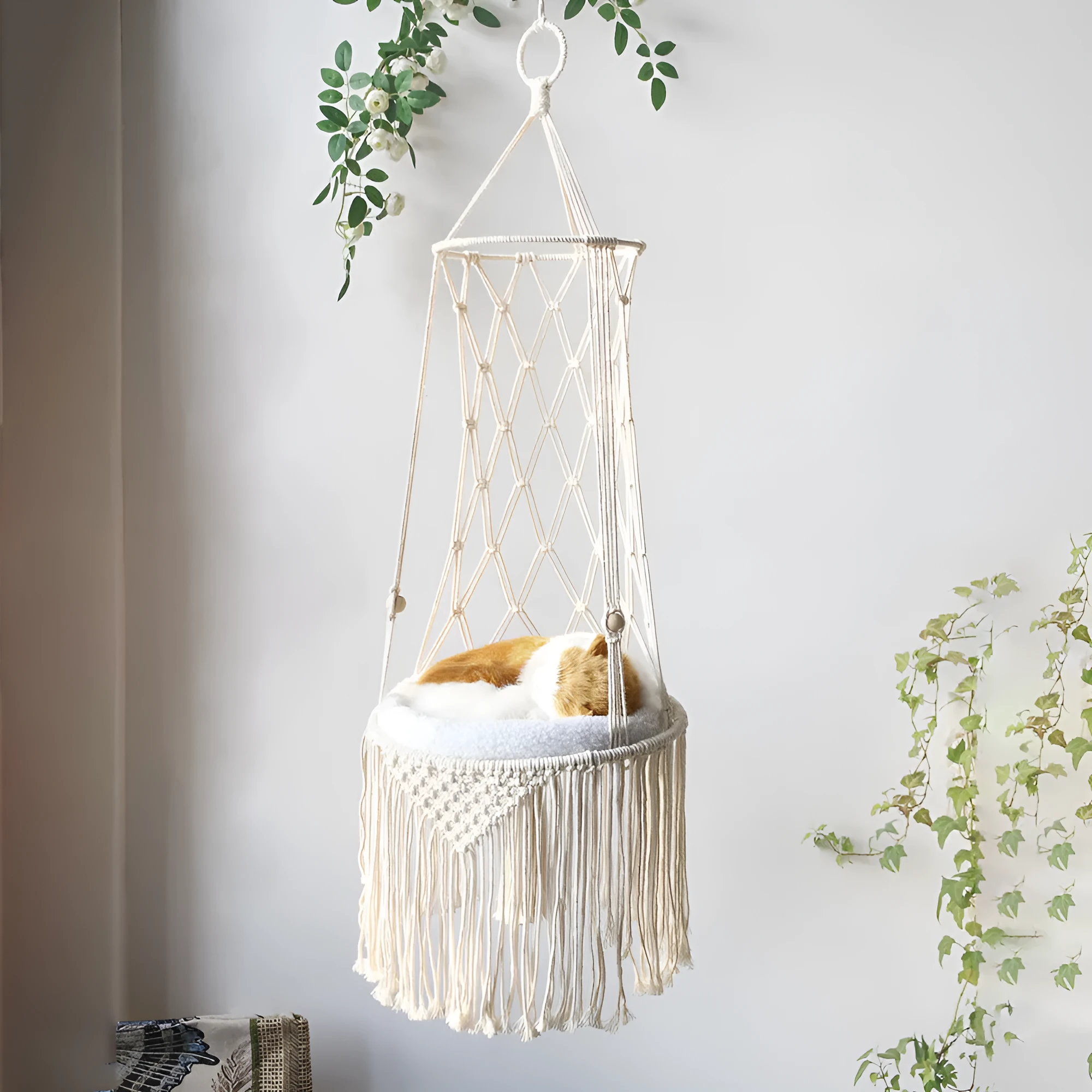 Macrame hanging pet bed in natural colour for cats, woven cotton hammock with 25x30x45 cm dimensions