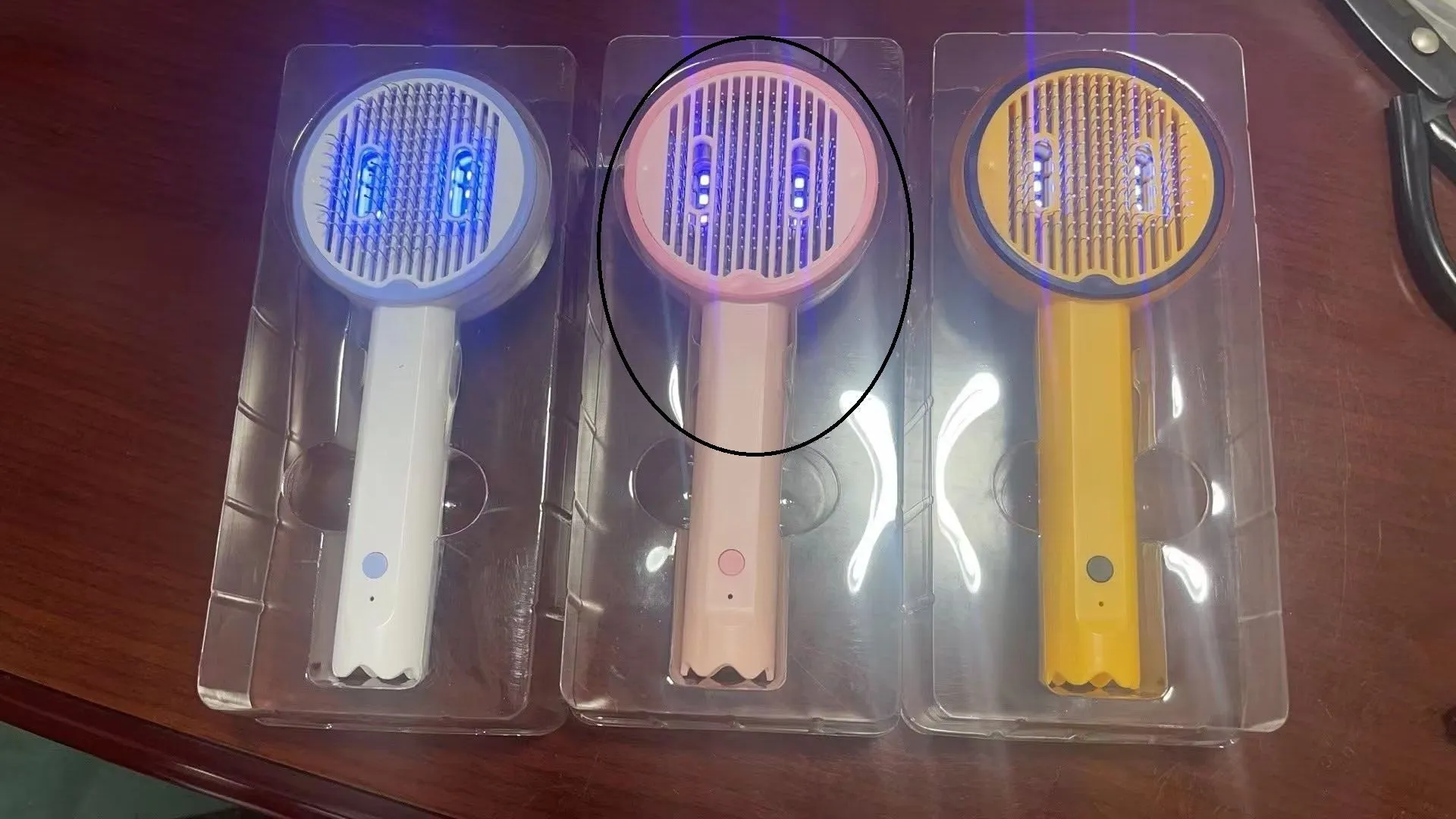 USB rechargeable UV sterilization pet comb for cats and dogs in pink, yellow, and white ABS plastic