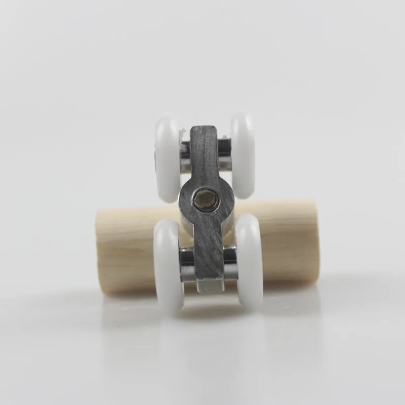 Small rollerskate-shaped bird puzzle toy made of pine and metal measuring 50x20x21mm