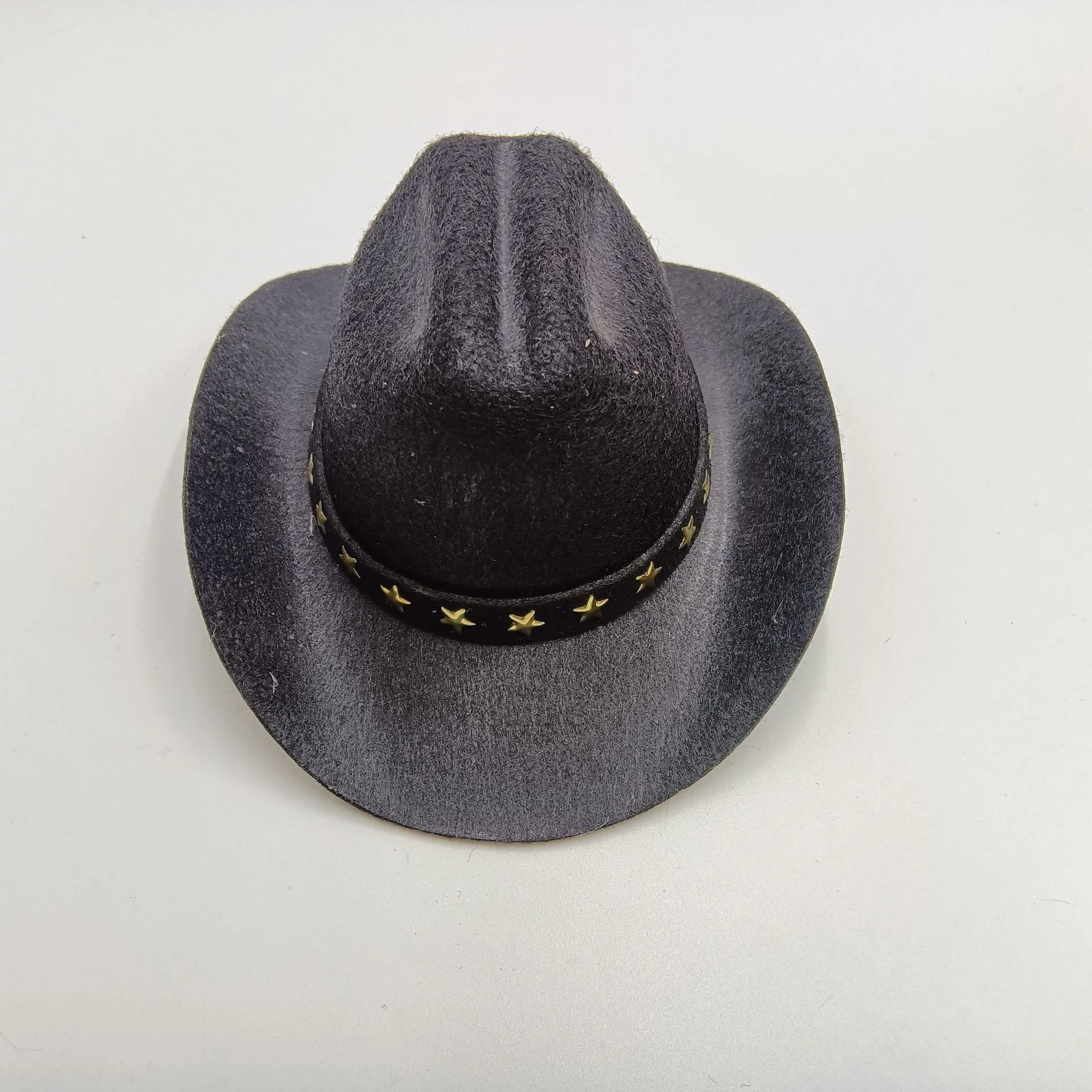Wool felt pet hat in beige with conical shape, available in S and M sizes