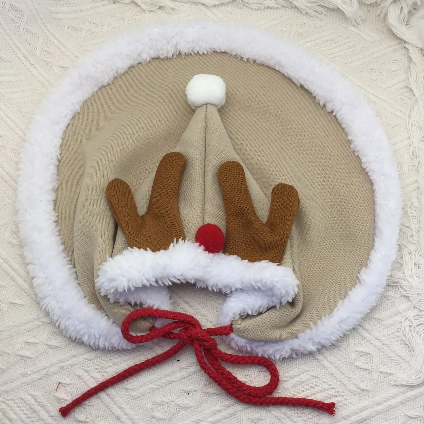 Cat Christmas cape with velvet stars hat in green, adjustable ties, side view on a cat