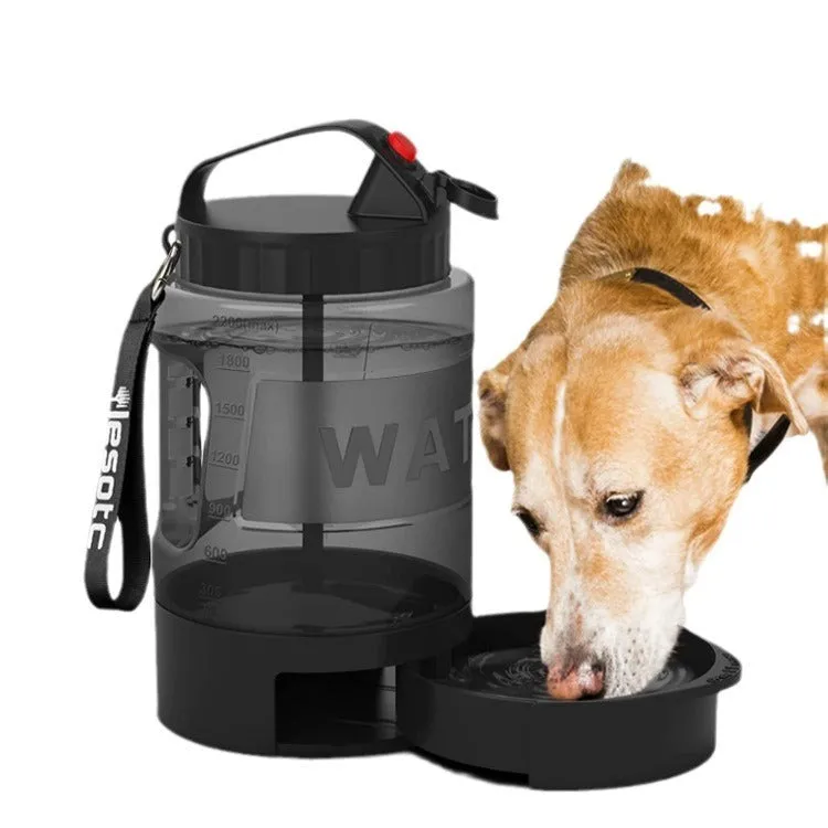 Black large capacity drinking water bottle for dogs and cats made of silicone and plastic, portable design