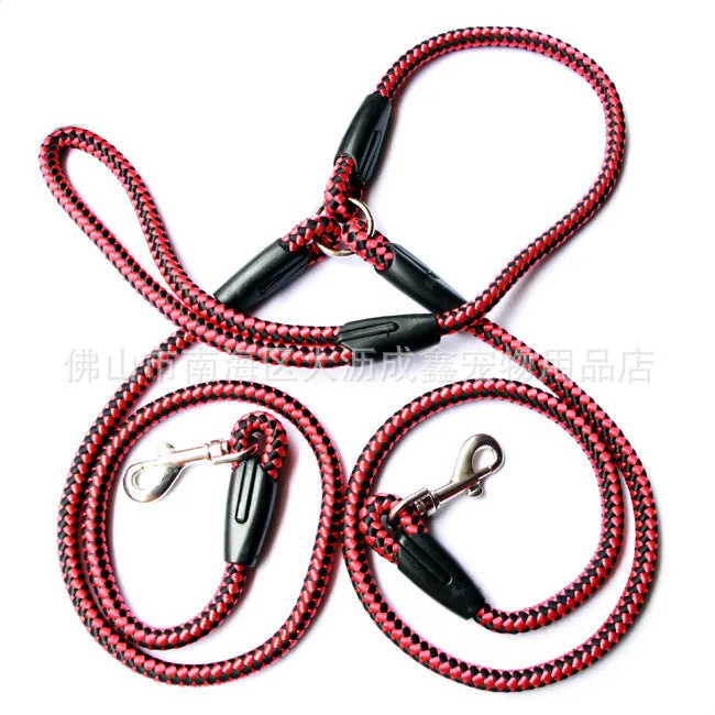 Double-ended dog leash with reflective threads and padded handle in blue colour