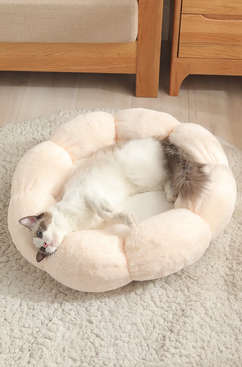 Flower shaped pet bed mat in green light pink colour, 40cm diameter, for small dogs and cats