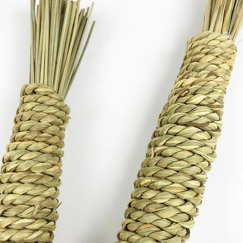 Hand-woven water grass carrot toy for small pets teeth grinding, 23x5cm