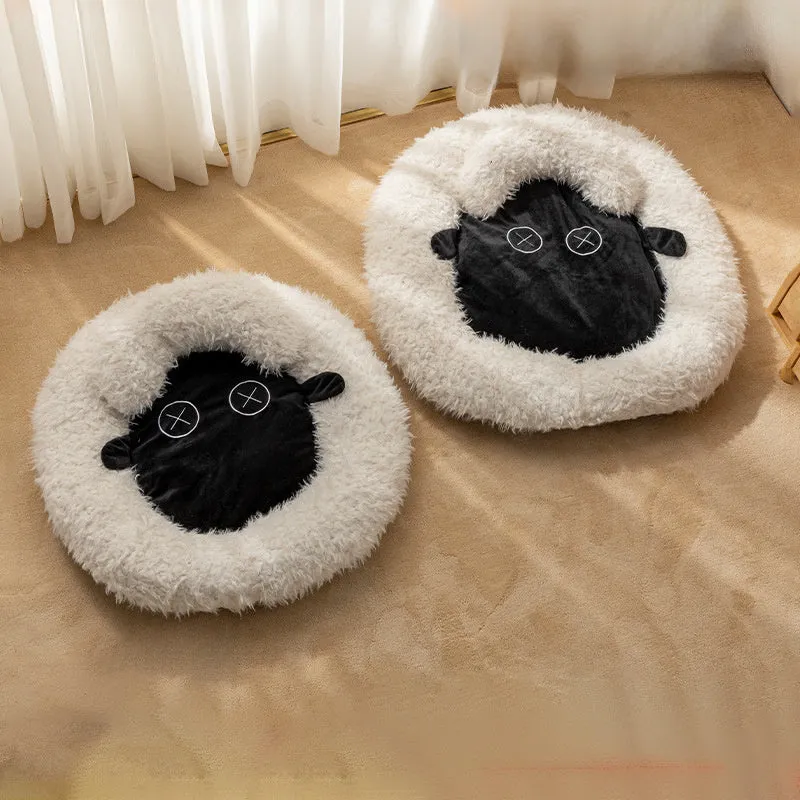 Round fluffy faux wool cat bed in winter warm style, available in sizes L, M, S for indoor cats.