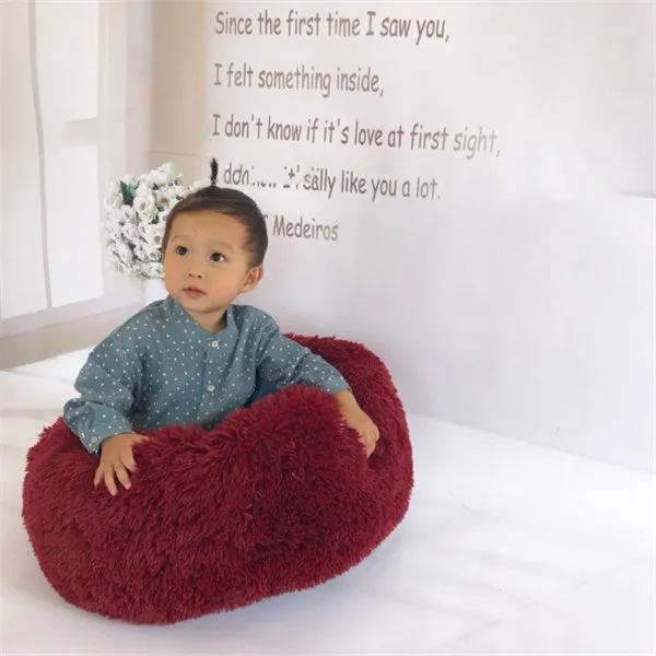 Round long-hairy pet bed in soft plush with 4cm pile, non-slip bottom, suitable for cats and dogs