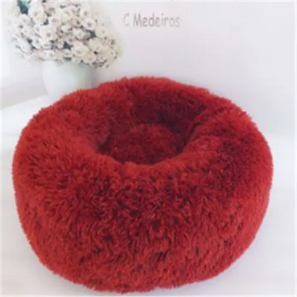 Round long-hairy pet bed in soft plush with 4cm pile, non-slip bottom, suitable for cats and dogs