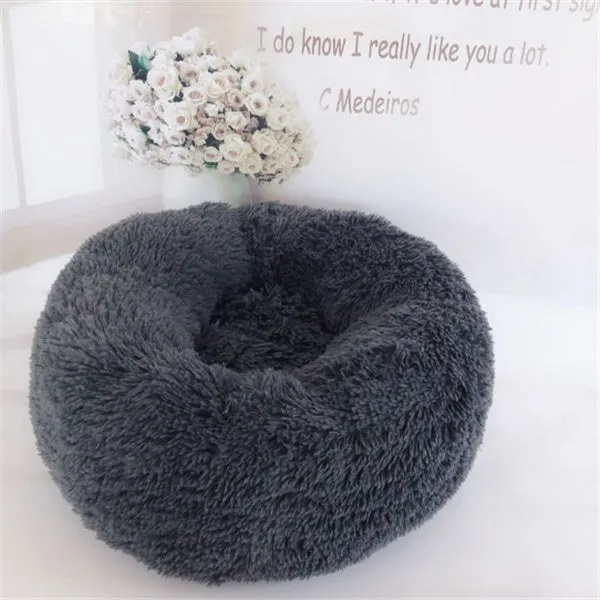 Round long-hairy pet bed in soft plush with 4cm pile, non-slip bottom, suitable for cats and dogs