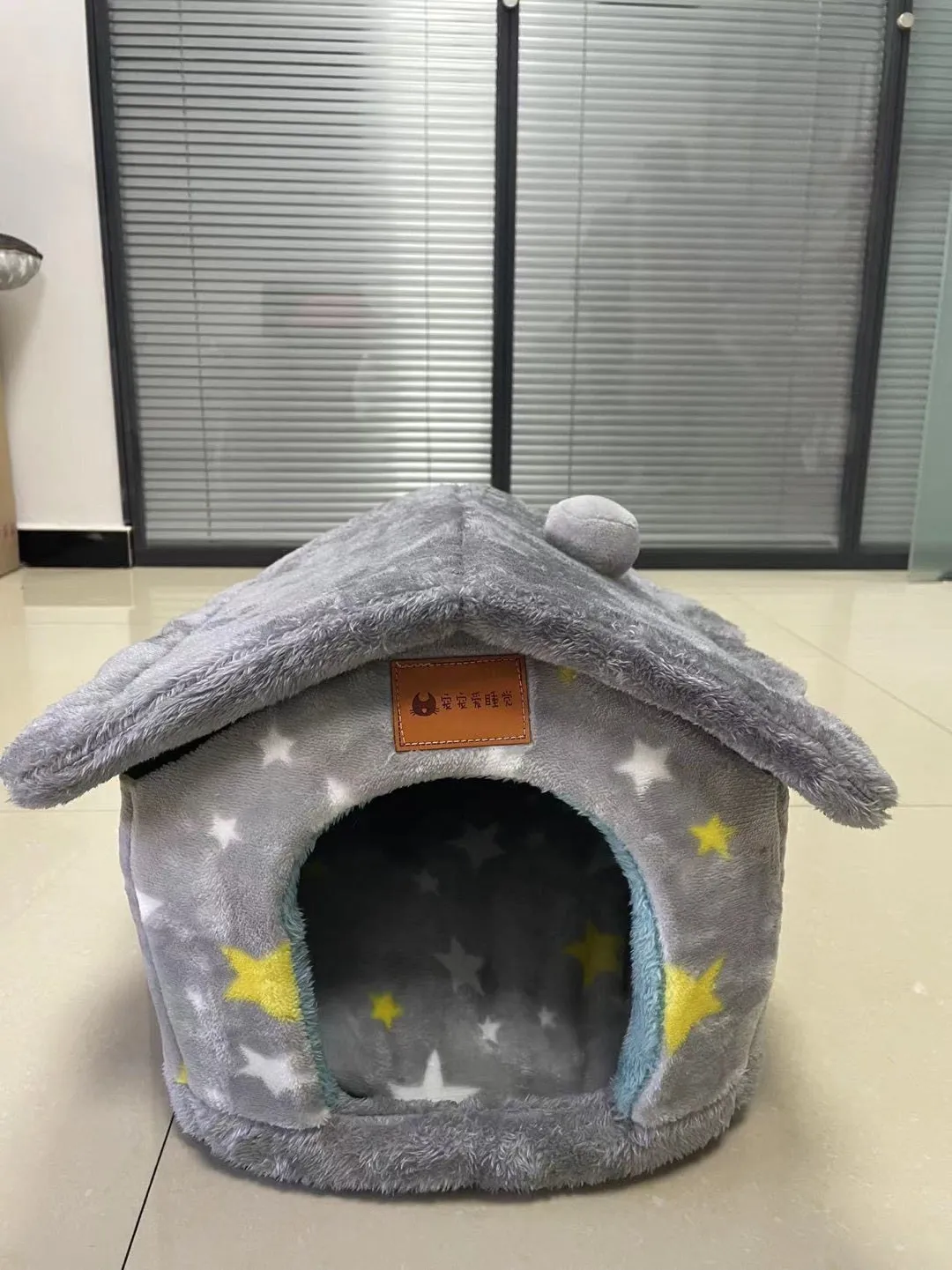 Foldable dog house pet cat bed in cave style with self-warming plush fur and non-slip bottom, available in multiple colours and sizes