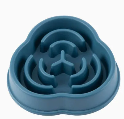 Anti-choke slow feeding dog bowl in plastic with anti-skid base, blue colour