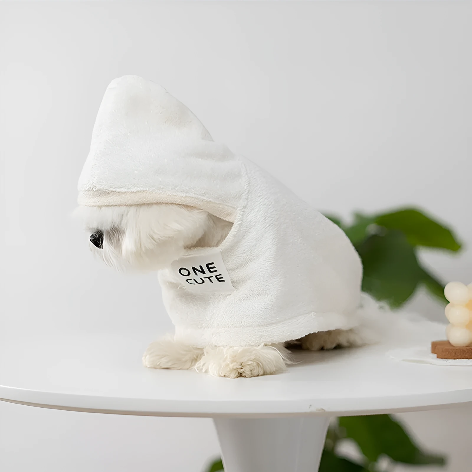 White cotton hooded wrap towel for pets, available in sizes S and M, used for drying dogs and cats after bath or walk