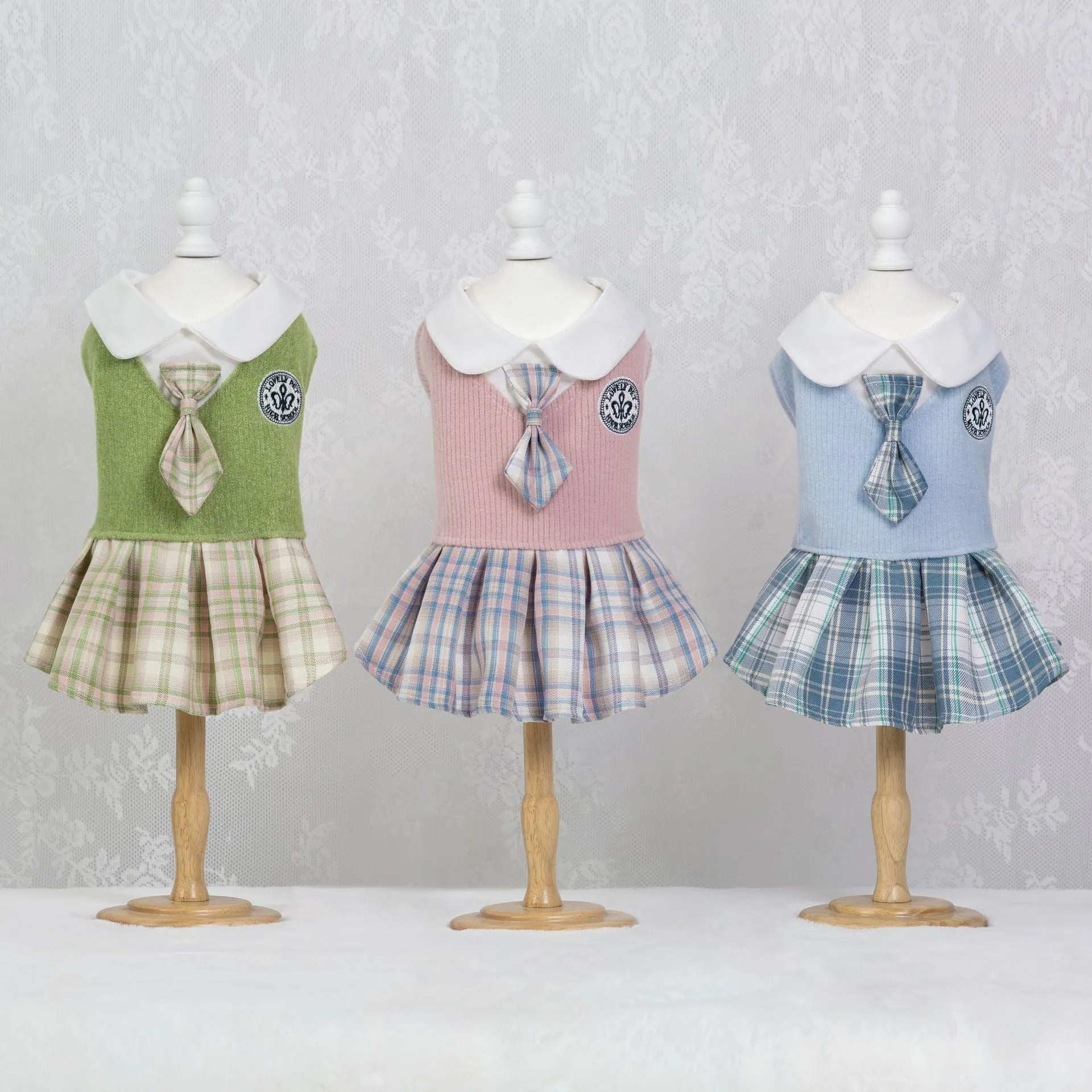 Polyester tartan skirt for pets in princess style with pink, blue, or green colours