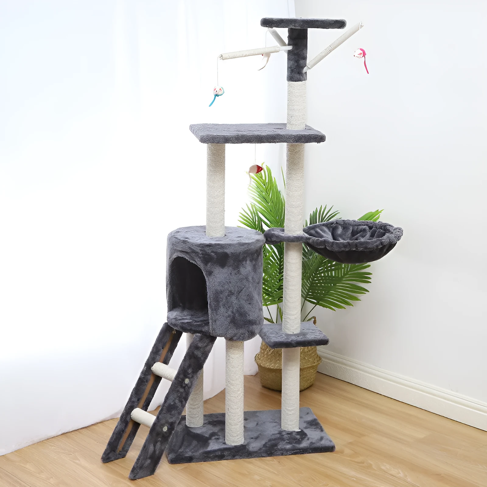 Beige 140cm cat climber with sisal scratching posts and wool-covered platforms