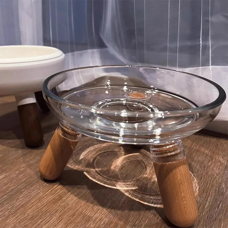 Pet bowl stand with glass bowl on light-coloured plastic shelf for cervical protection suitable for cats and dogs