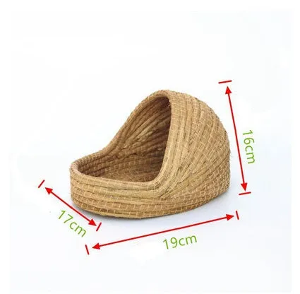 Natural hand-woven grass nest for rabbits – straw corn husk bridge hole cradle, small size, nest colour