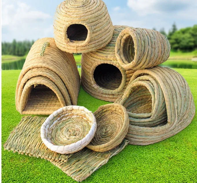 Natural hand-woven grass nest for rabbits – straw corn husk bridge hole cradle, small size, nest colour