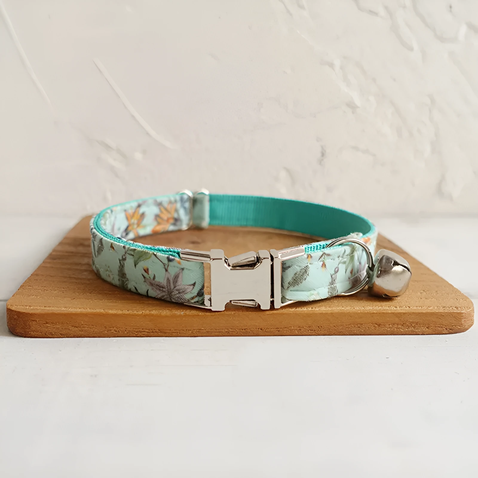 Green adjustable pet collar made from cloth and webbing suitable for dogs and cats with two sizes S and L