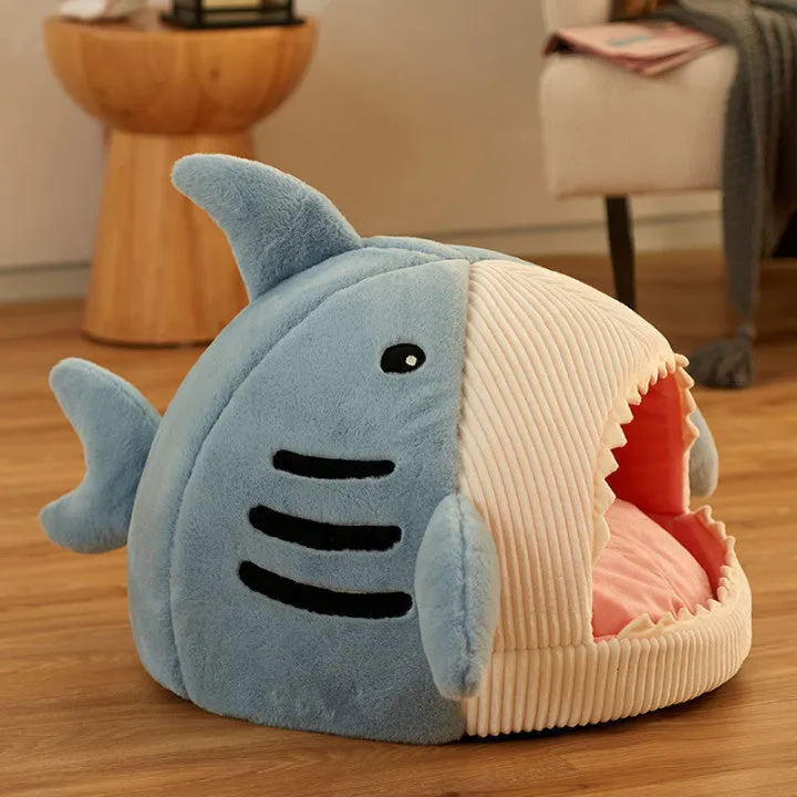 Closed cat litter pet nest in blue shark design made from crystal velvet for winter warmth