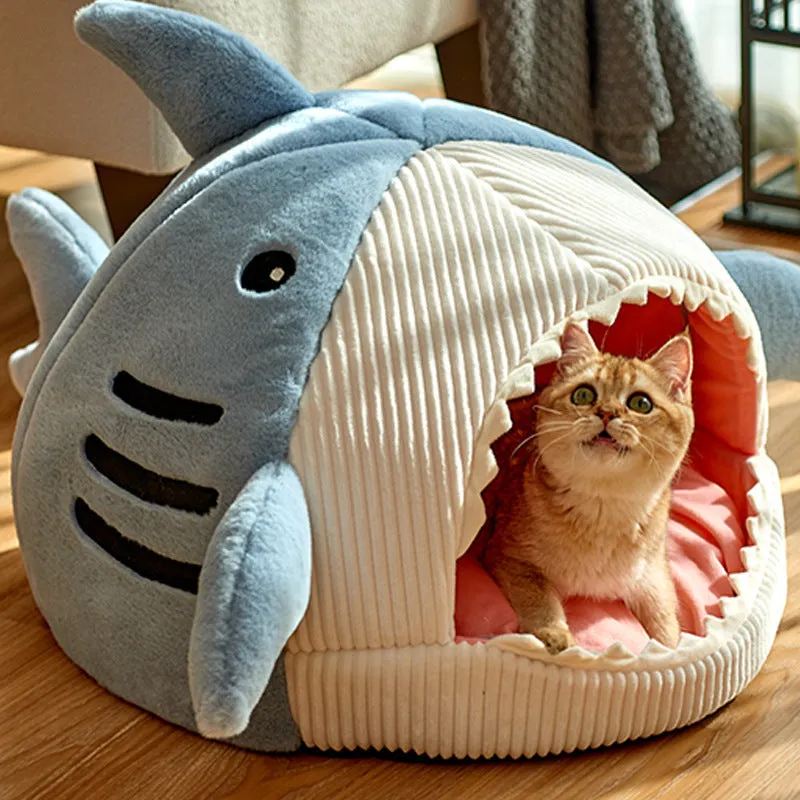 Closed cat litter pet nest in blue shark design made from crystal velvet for winter warmth