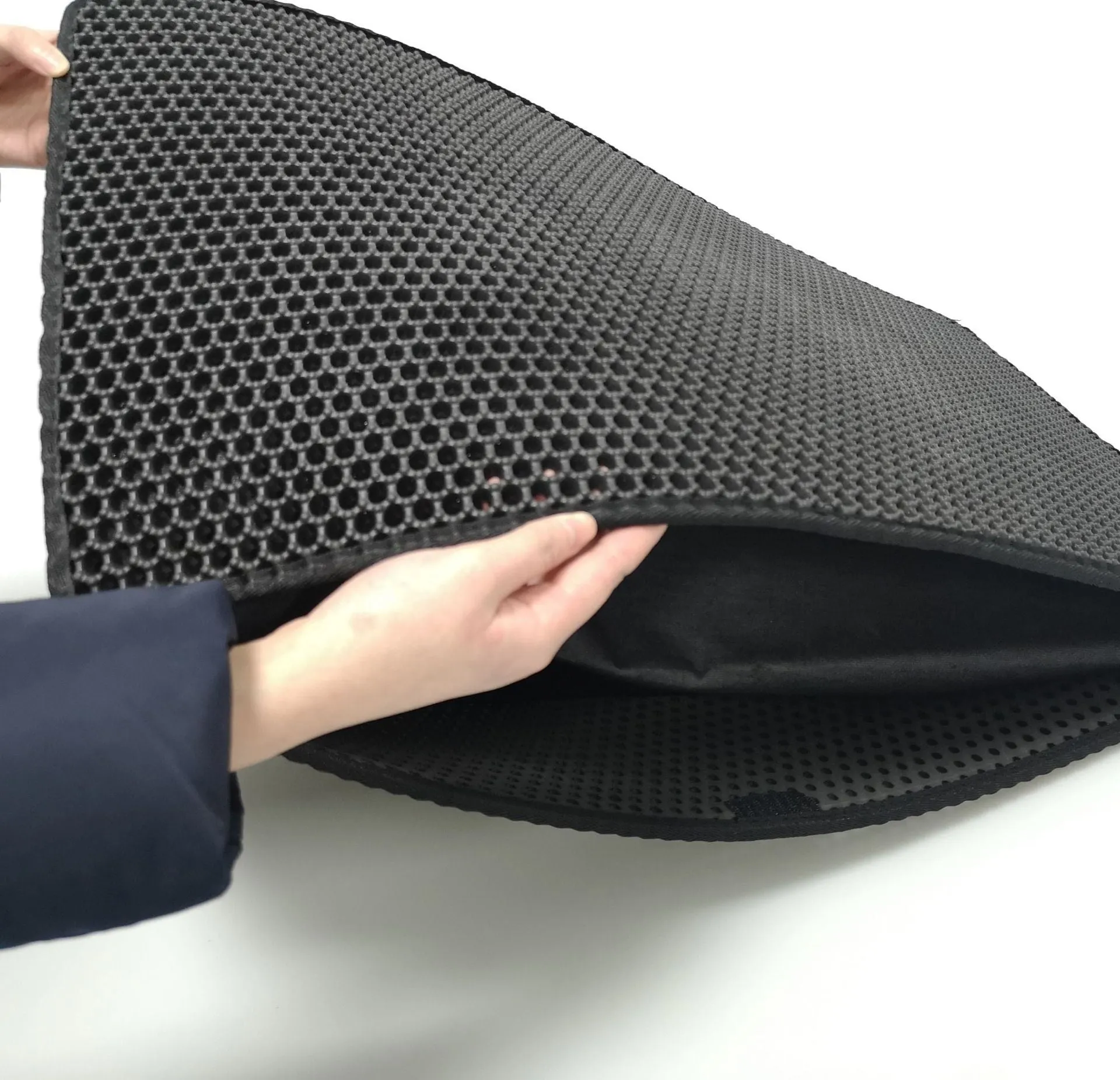 Double-layer EVA cat litter mat in black with honeycomb texture, 1.5cm thick, placed under a litter tray
