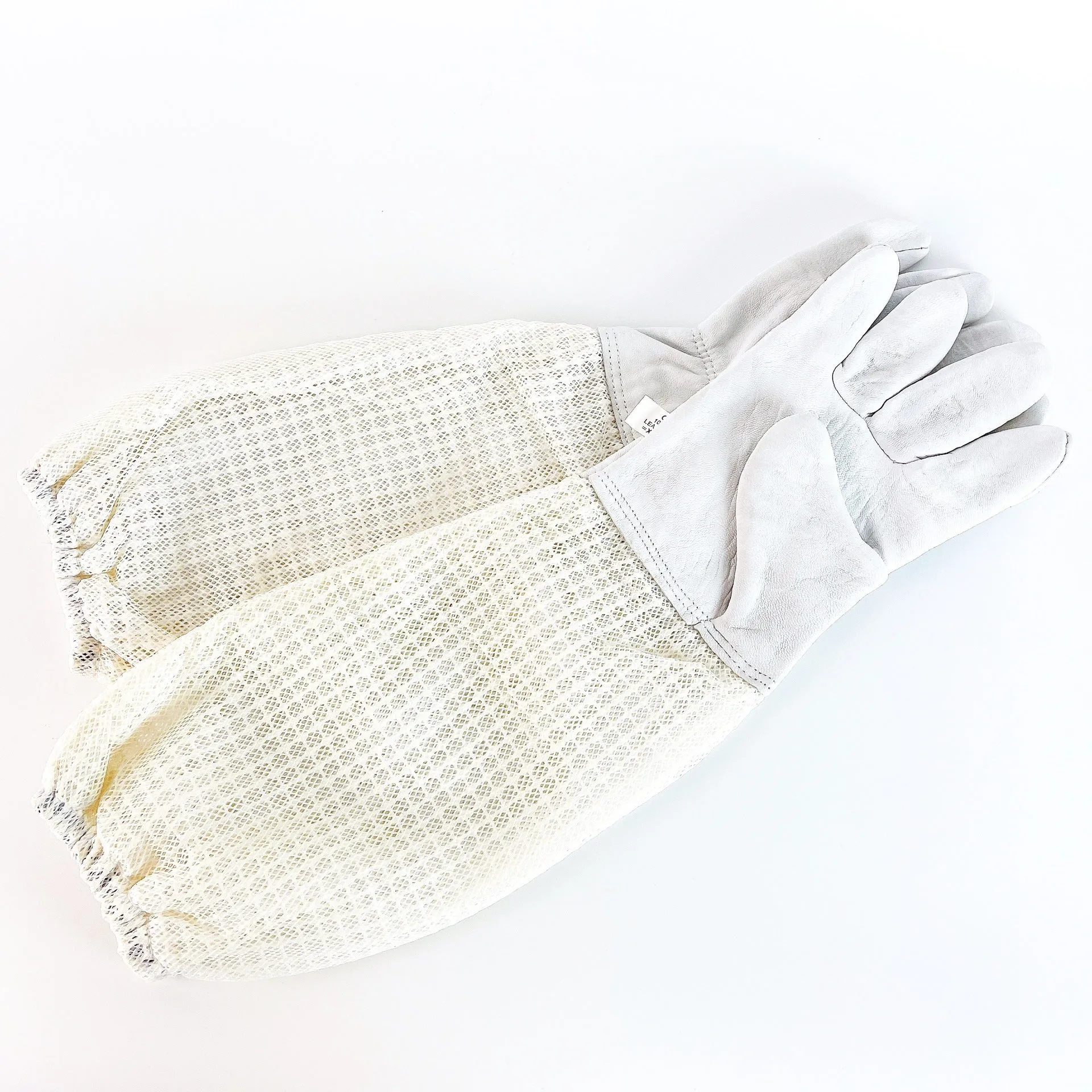 Three-layer breathable mesh sheepskin anti-bee gloves with cowhide and rubber reinforcement for beekeeping