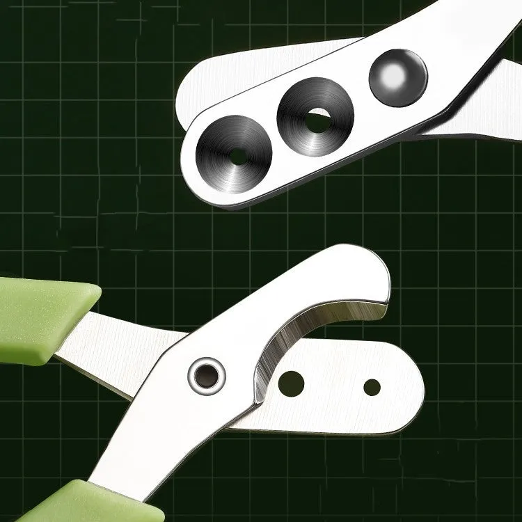 Manual cat nail clippers with round metal blade and green handle, designed for even nail cutting and split prevention