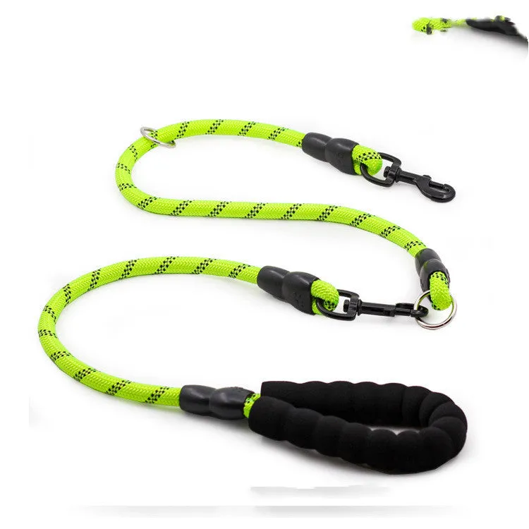 Retractable nylon dog lead with reflective lanyard in red for large breeds