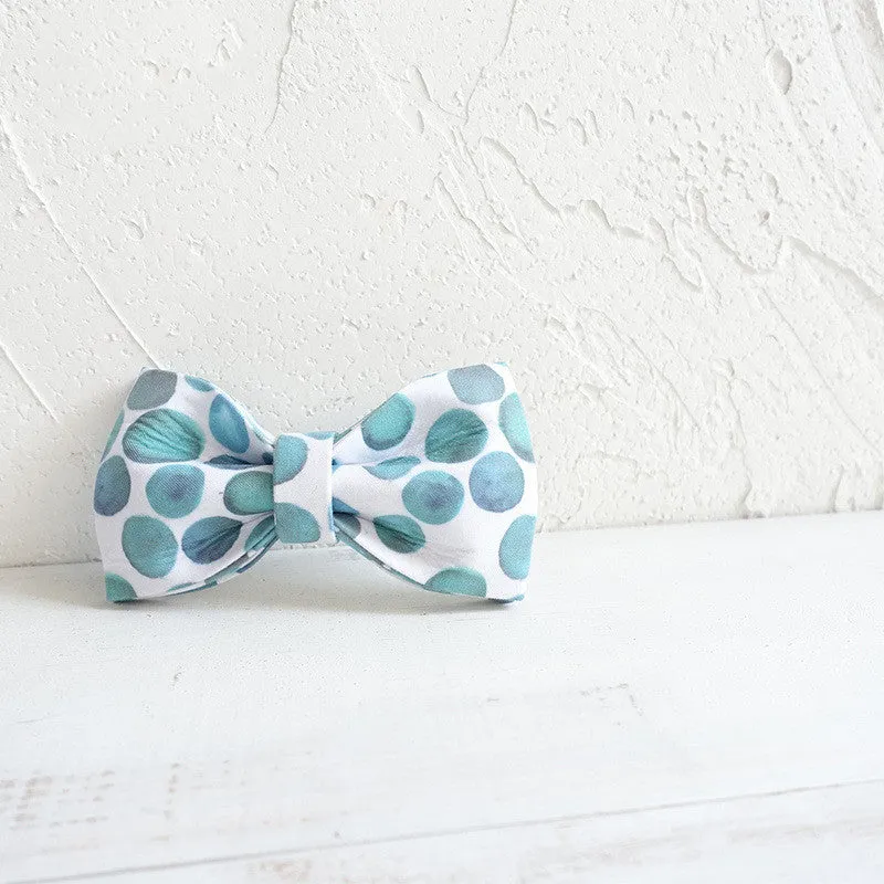 Polyester pet bow collar jewellery in bubble colour on a light background showing size options XS to XL