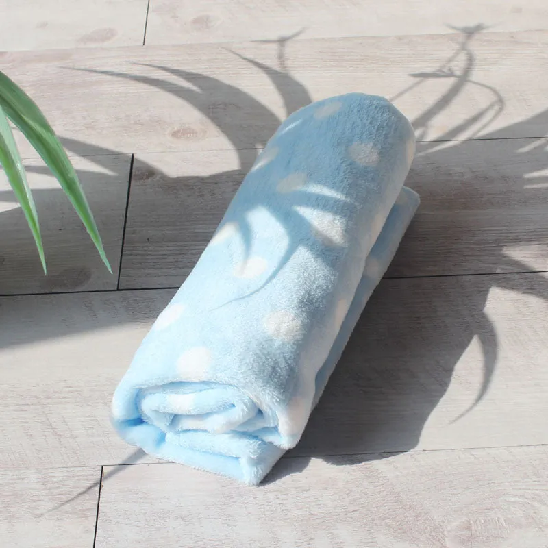 Soft pet blanket quilt in grey colour, suitable for dogs and cats, size S or L, used as a crate liner or sofa cover