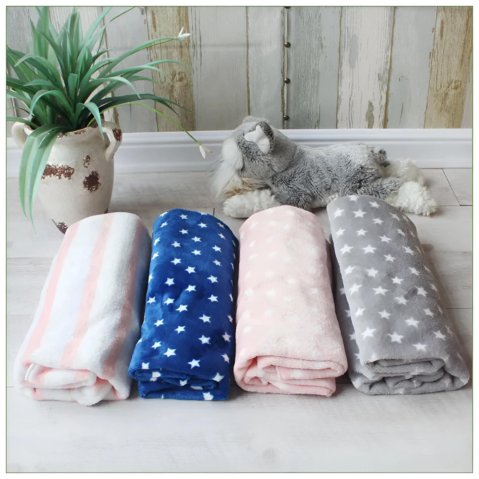 Soft pet blanket quilt in grey colour, suitable for dogs and cats, size S or L, used as a crate liner or sofa cover