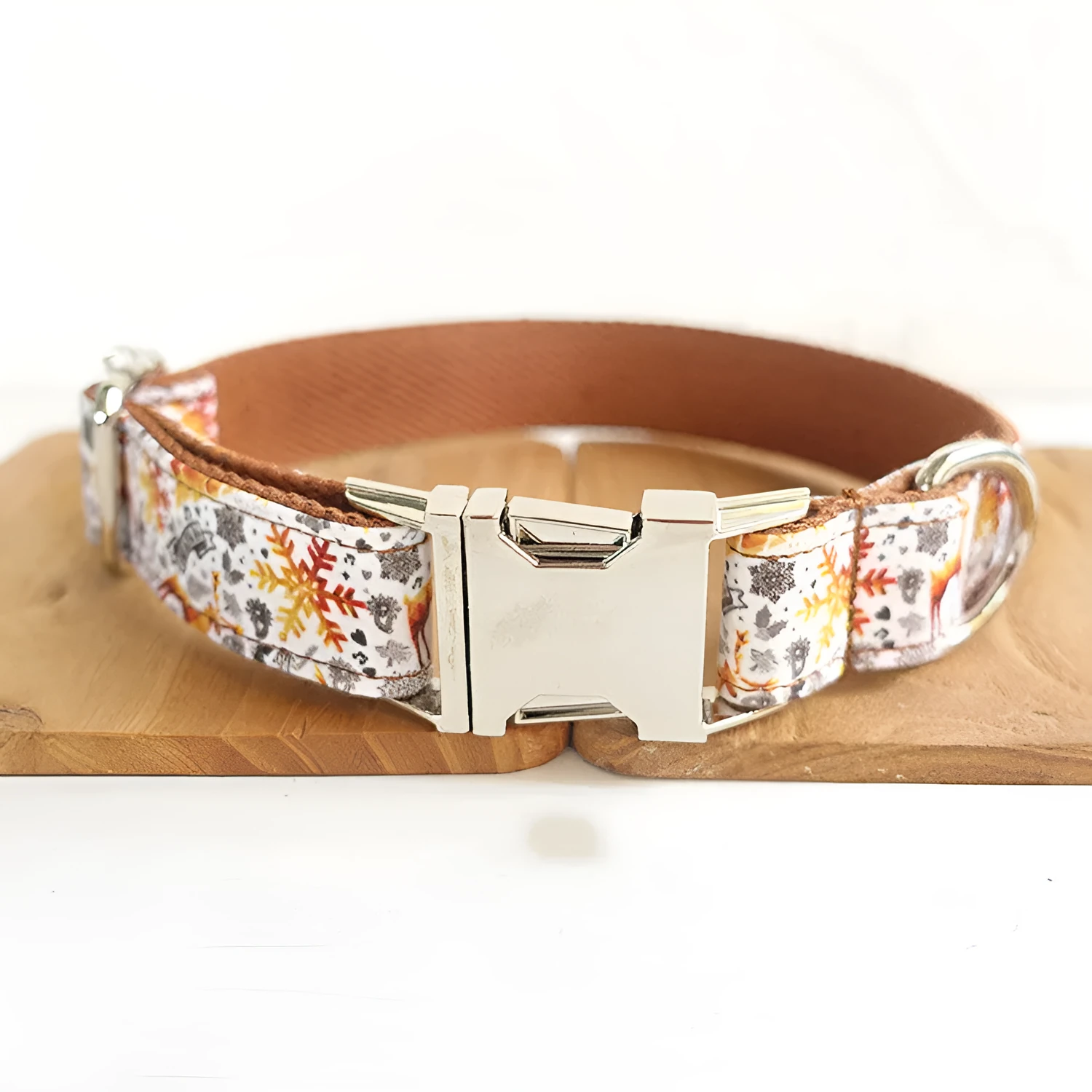 Golden Christmas adjustable polyester pet collar with scalable rope strap on white background