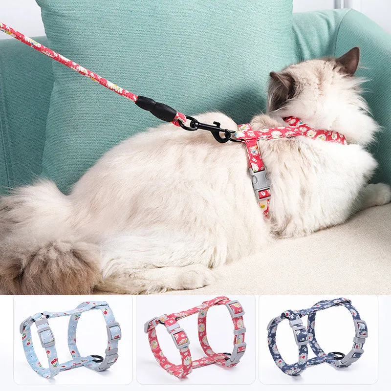 Cat I-shaped chest harness in blue with metal accessories and 150cm rope lead on white background