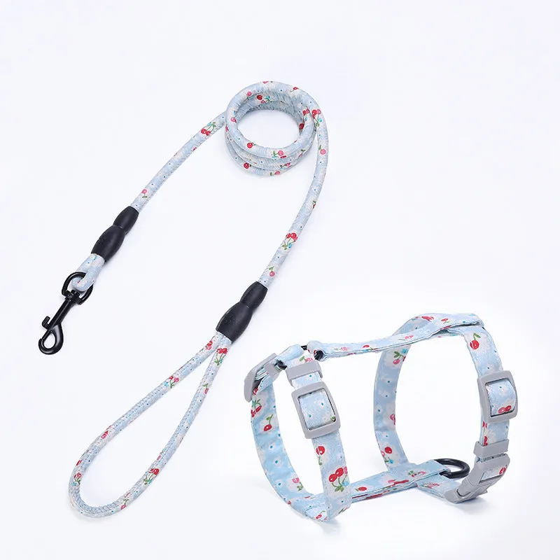 Cat I-shaped chest harness in blue with metal accessories and 150cm rope lead on white background