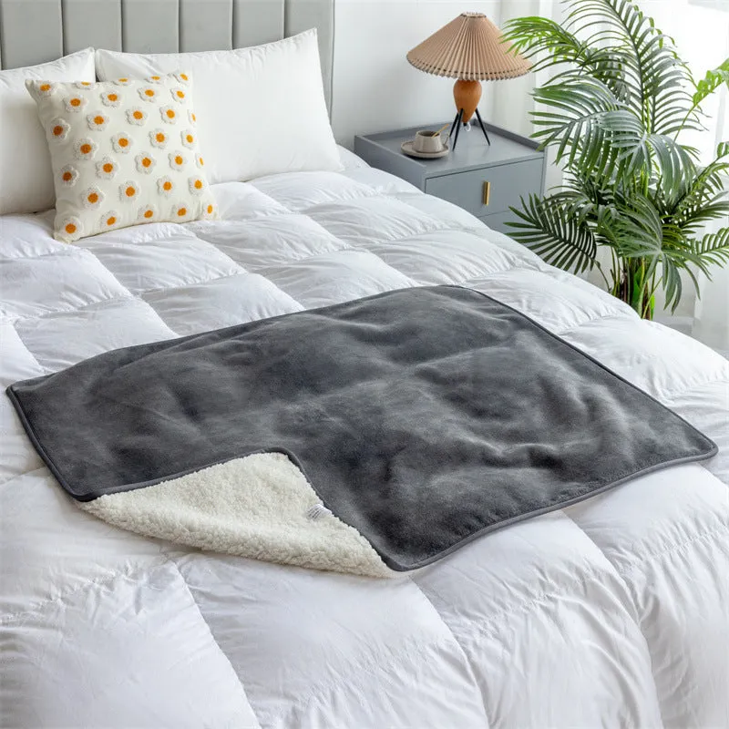 Lambswool waterproof pet blanket duvet in gray 75x100cm on a sofa