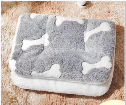 Fashion Pet Cat Four Seasons Mat Blanket thickened double-sided lamb wool flannel seat cushion in gray with bone pattern for cats