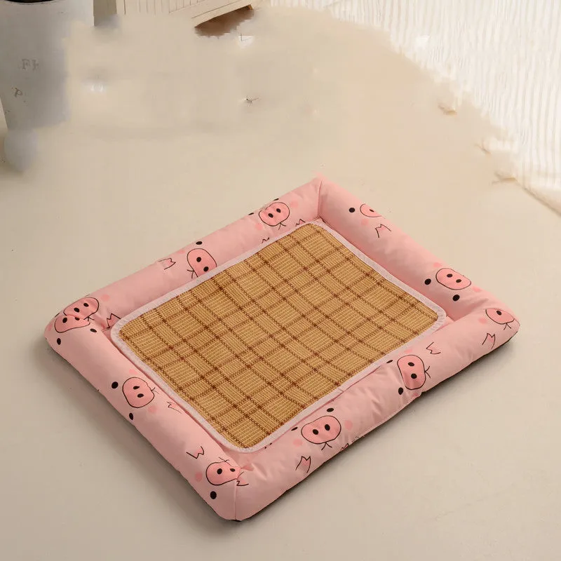 Round waterproof dog mat with little pig design, 55cm diameter, in a kennel setting
