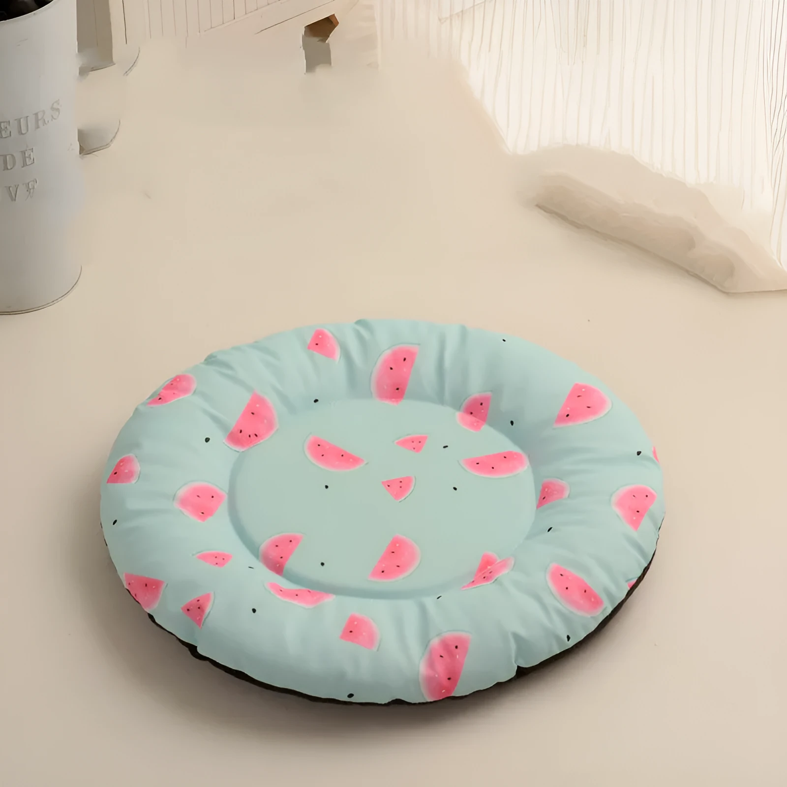 Round waterproof dog mat with little pig design, 55cm diameter, in a kennel setting