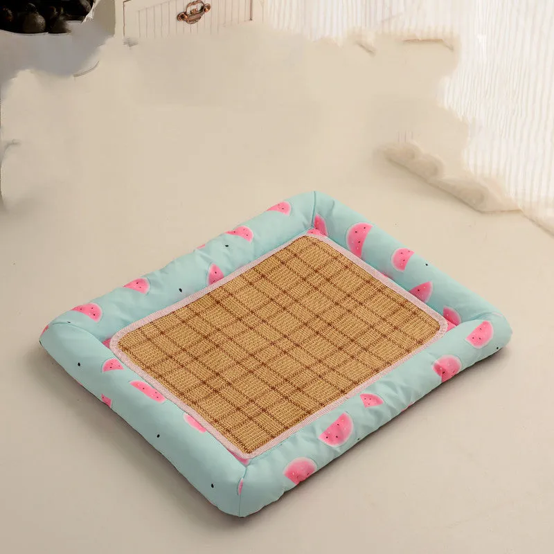 Round waterproof dog mat with little pig design, 55cm diameter, in a kennel setting